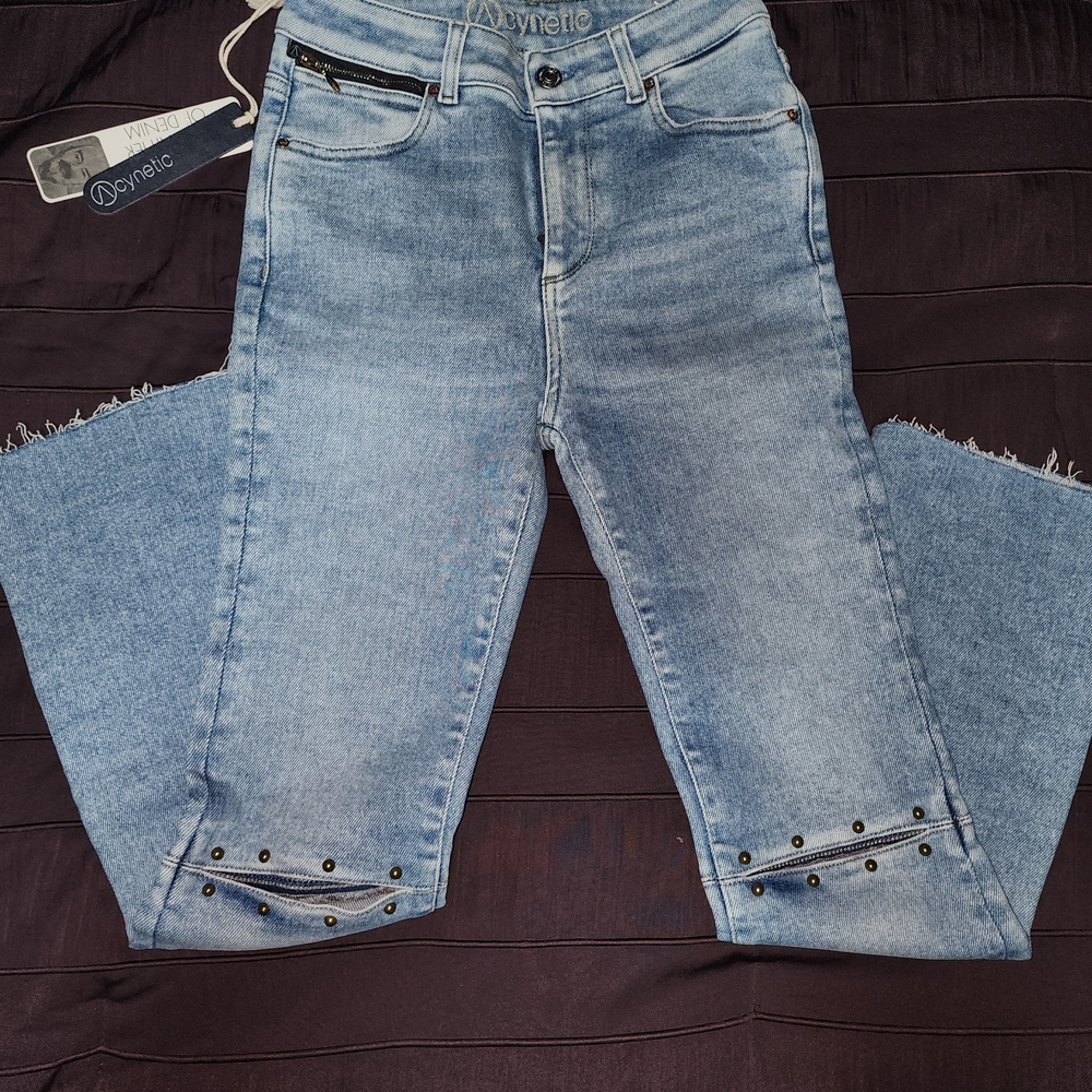 NWT $66 Acynetic Womens Jean with Studded Open Knee & Fray Hem Size 25